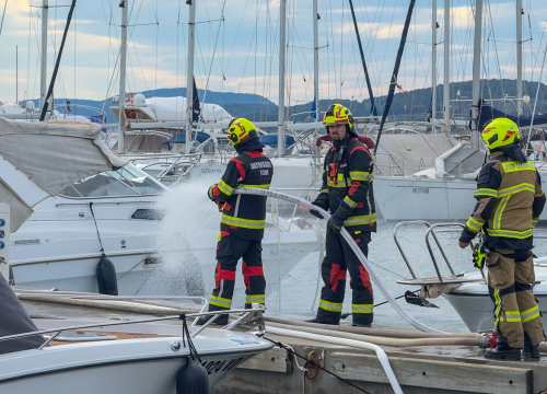 Fotografija 4 - Požar u ACI marini Vodice: Djelatnici i vatrogasci zajedničkim snagama ugasili vatru