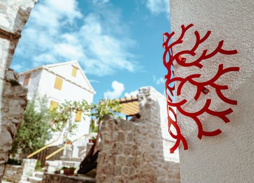 U čast Vesni Parun: Idući tjedan na Zlarinu izložba dječjih likovnih radova 'Mačke'