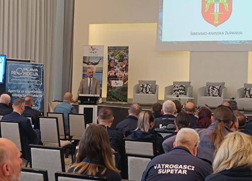 Fotografija 1 - Hrvatski ronilački kongres održava se u Šibeniku: Uz stručne rasprave i eko akcija čišćenja podmorja