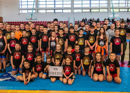 Dva šibenska hrvačka kluba na Prvenstvu Jadranske regije s nizom ekipnih titula i 25 pojedinačnih naslova