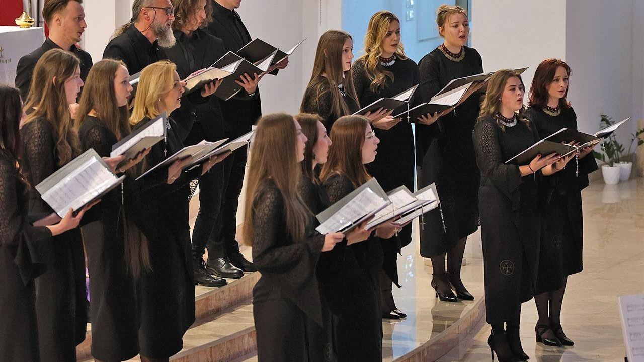 Etno skupina Čuvarice u Kninu: Duhovna priprema za Uskrs kroz glazbu i molitvu