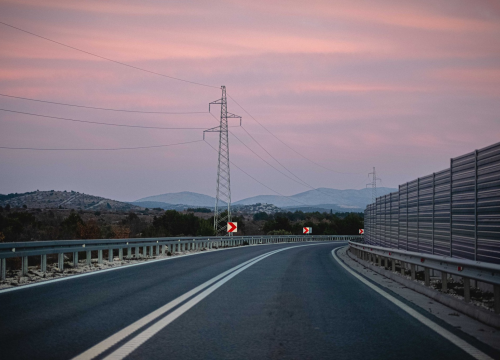 HAK: Bura i poledica stvaraju probleme u prometu