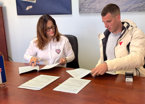 Obalni zid u luci Jezera korak do sanacije: Lučka uprava potpisala ugovor s izvođačem radova