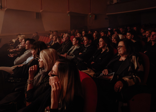 Fotografija 5 - Ljubitelji kazališta s velikim zanimanjem 'pohrlili' u Vodice na premijeru predstave šibenskog HNK