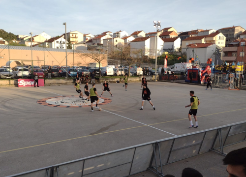 Fotografija 2 - Počeo funcutski rođendanski turnir: DJ Mika morao s pulta na gol Žirja