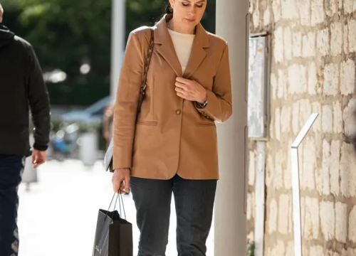 Fotografija 1 - FOTO: Šibenčanke biraju klasiku: Neutralne boje i modni dodaci vladali ulicama