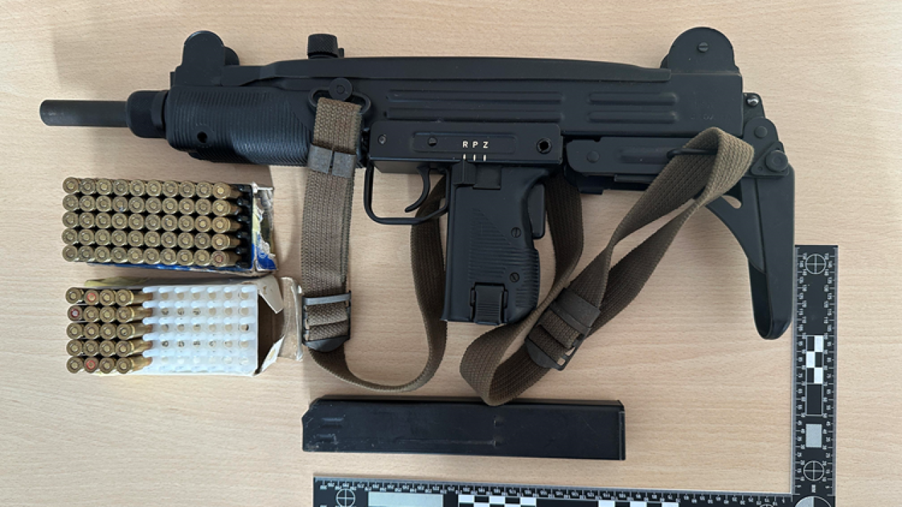 Policija u Kninu 65-godišnjaku zaplijenila strojnicu i više desetaka komada streljiva