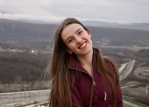 Barbara se nakon 10 godina života u Zagrebu vratila u Knin: 'Kada se maknete iz gradske sredine, vi konačno počnete bolje vidjeti'