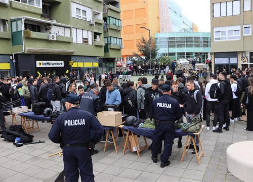 Od pirotehnike i Tigra do lova na pljačkaše banaka: Policajci danas u Šibeniku pokazali svoju 'moć'