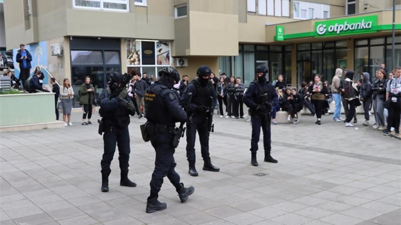 Od pirotehnike i Tigra do lova na pljačkaše banaka: Policajci danas u Šibeniku pokazali svoju 'moć'