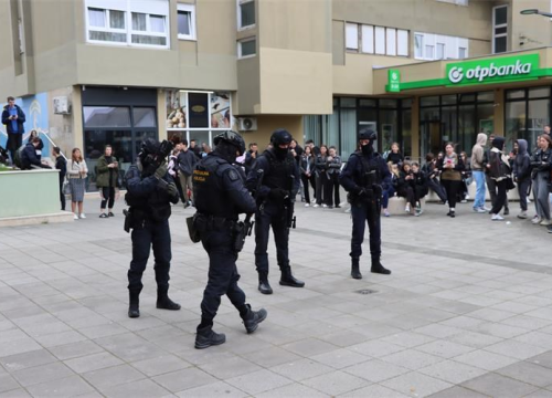 Fotografija 1 - Policajci danas u Šibeniku pokazali svoju 'moć'