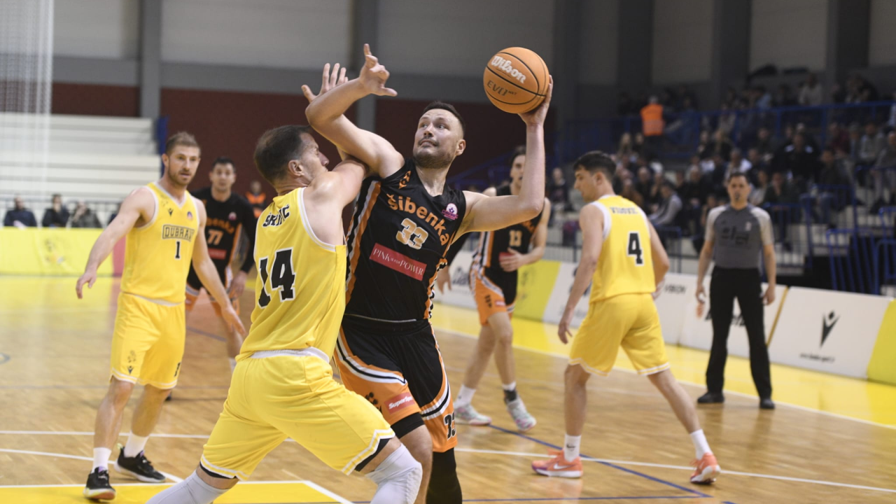 Šibenka s novim trenerom do važne pobjede kod Dubrave: Od plus 19 do drame na kraju