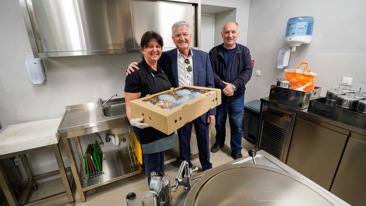 Grad Šibenik osigurao uskrsne pogače za korisnike Pučke kuhinje: 'Njegujemo partnerski odnos i suradnju'