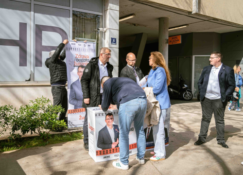 Fotografija 1 - Kandidati u Šibeniku krenuli u prikupljanje potpisa za lokalne izbore