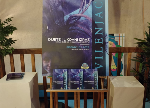 Fotografija 37 - Zvonimir Vila i njegovi 'Vilenjaci' napunili Azimut: Otvorena izložba radova djece iz Centra 'Šubićevac'