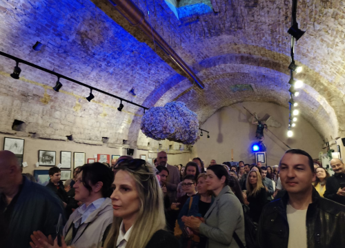 Fotografija 26 - Zvonimir Vila i njegovi 'Vilenjaci' napunili Azimut: Otvorena izložba radova djece iz Centra 'Šubićevac'