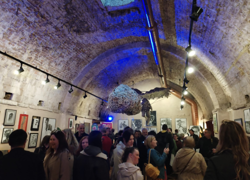 Fotografija 19 - Zvonimir Vila i njegovi 'Vilenjaci' napunili Azimut: Otvorena izložba radova djece iz Centra 'Šubićevac'