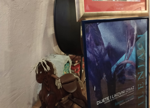 Fotografija 17 - Zvonimir Vila i njegovi 'Vilenjaci' napunili Azimut: Otvorena izložba radova djece iz Centra 'Šubićevac'