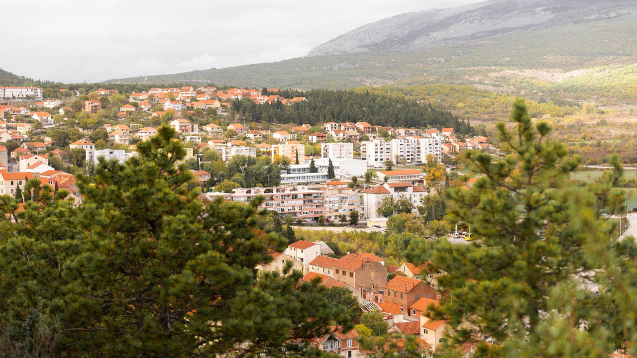 Gradu Drnišu odobrena sredstva za uređenje dva dotrajala dječja igraliišta
