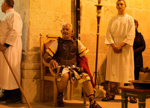 Fotografija 12 - Veliki petak u Vodicama obilježen mirnom procesijom kroz grad