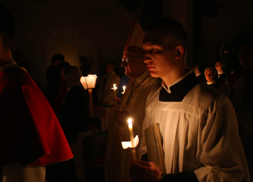 Fotografija 5 - Biskup Rogić predvodio vazmeno bdijenje u katedrali