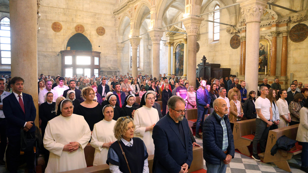 Biskup Rogić predvodio misno slavlje na Uskrs