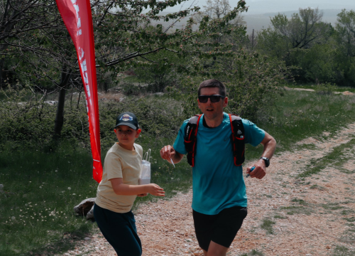 Fotografija 17 - Sto trkača pokorilo Sinjal. Slavili Ante Pešić Golub i Ivana Vrvilo Baučić