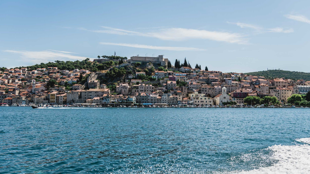 'Ima li prostor skrbnika': Arhitekti i urbanisti na okruglom stolu u Šibeniku o prostornom identitetu i održivom razvoju