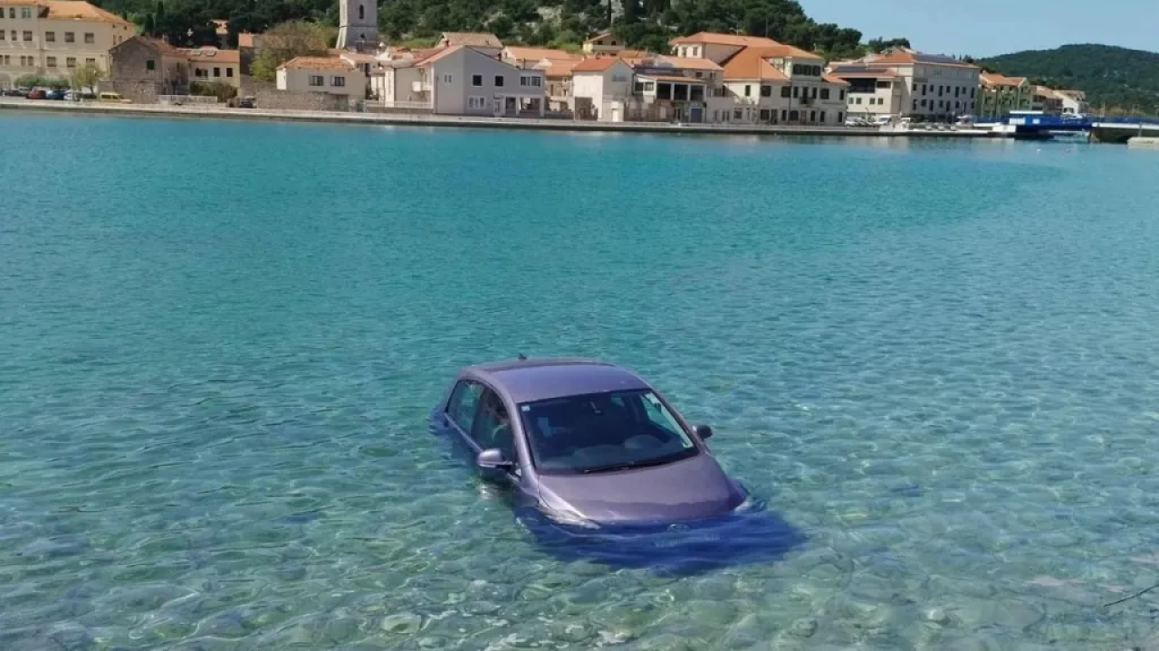 Automobil u Tisnom završio u moru: 'Prema neslužbenim informacijama u njemu nije bilo nikoga'