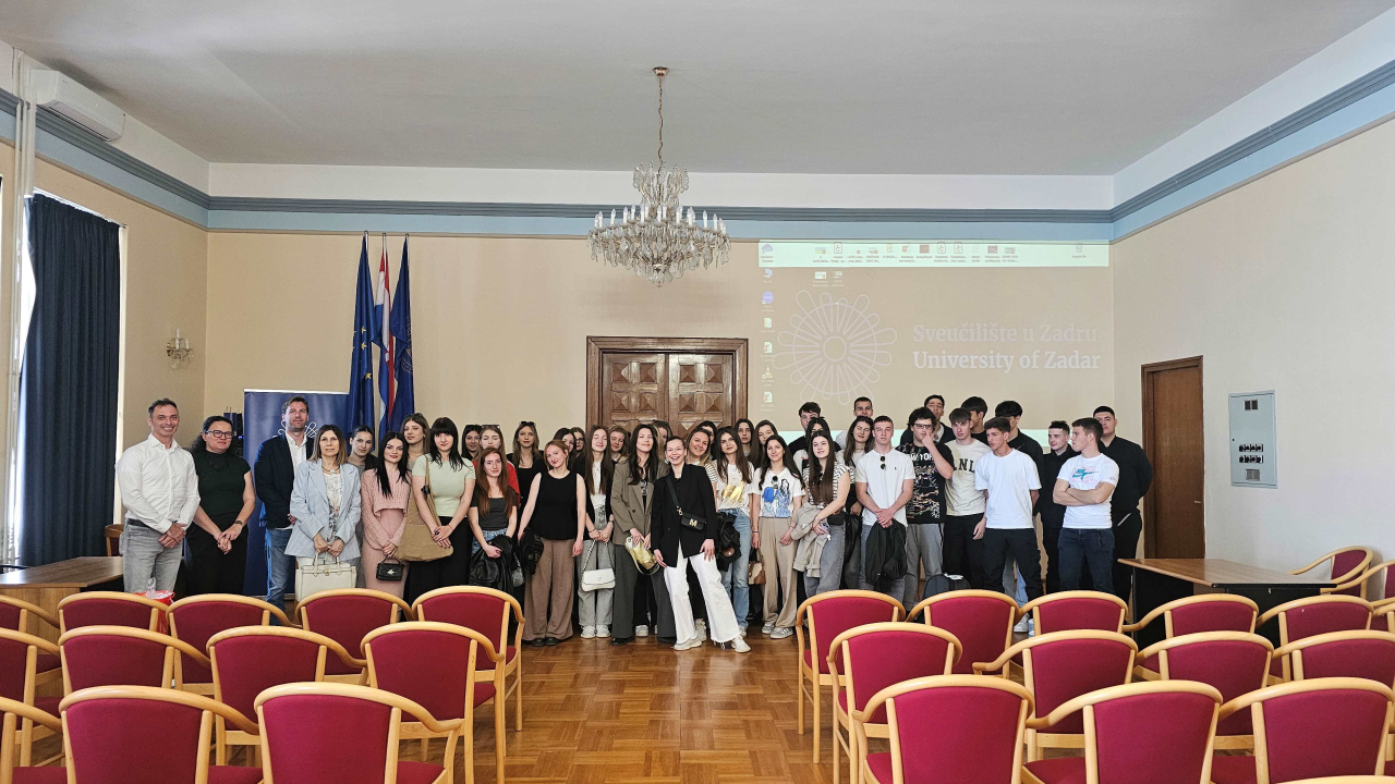 Učenici Ekonomske škole Šibenik na cjelodnevnoj edukativnoj terenskoj nastavi u Zadru