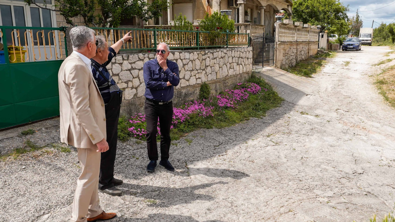 Željko Burić provjerio kako napreduju radovi u Crnici: 'Cilj nam je da svaki naš kvart dobije urbanu infrastrukturu'
