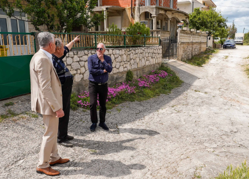 Željko Burić provjerio kako napreduju radovi u Crnici: 'Cilj nam je da svaki naš kvart dobije urbanu infrastrukturu'