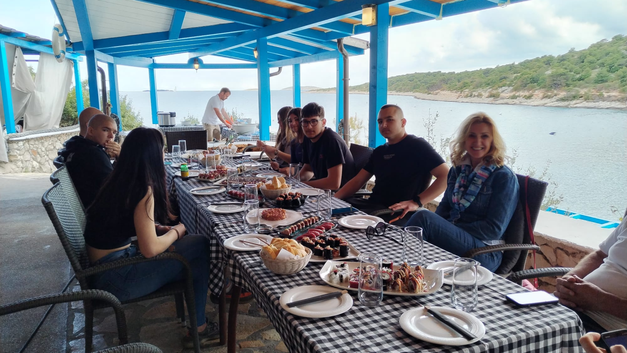 Japanska kulinarska čarolija na Kapriju: Učenici šibenskog TUŠ-a učili od chefa Enrica Krluka