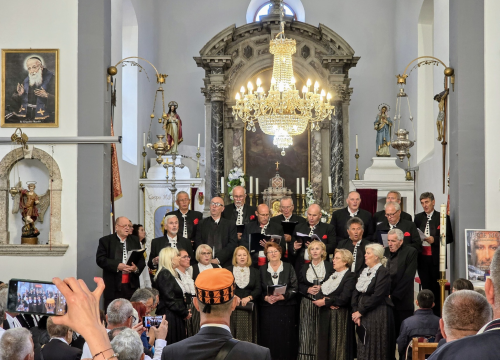 Fotografija 4 - Jurjevo u Pirovcu: Petar Grašo oduševio publiku, nastavak fešte večeras