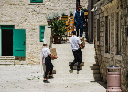 U Hrvatskoj se najviše traže trgovci, konobari, skladištari i kuhari