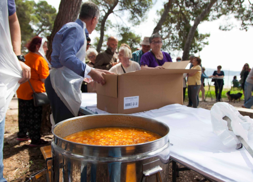 Prvomajska fešta na Jadriji: Podjela fažola pa zabava uz 'Neki to vole vruće' i 'Fenikse'