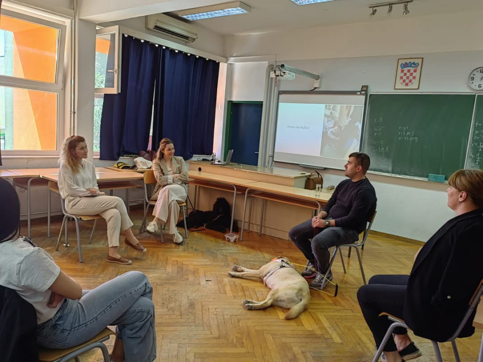 Heroji na četiri noge: Šibenska Medicinska škola obilježila Svjetski dan pasa vodiča