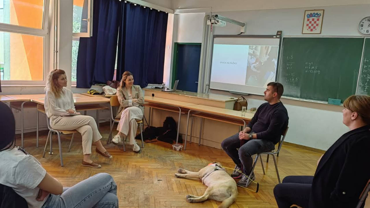 Heroji na četiri noge: Šibenska Medicinska škola obilježila Svjetski dan pasa vodiča