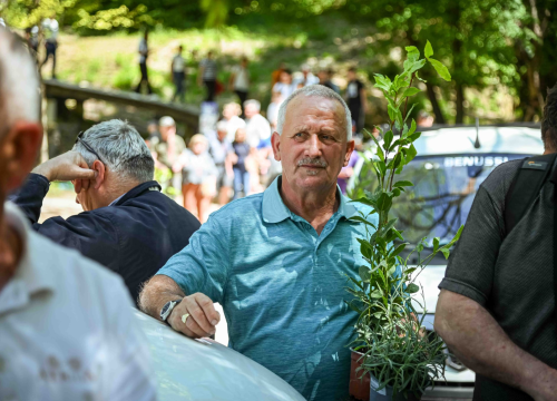 Fotografija 9 - FOTO Podijeljeno 1500 sadnica lavande, mirte i lovora: Akcija ‘Rastemo zajedno’ treću godinu zaredom u NP Krka