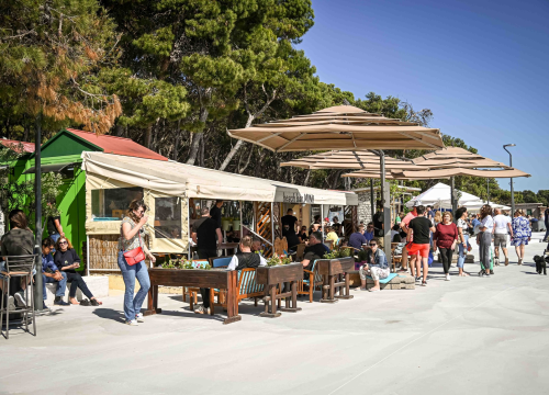 Fotografija 4 - Prvosvibanjska fešta na Jadriji: Neki to vole vruće zagrijali publiku, na Fenikse još stignete