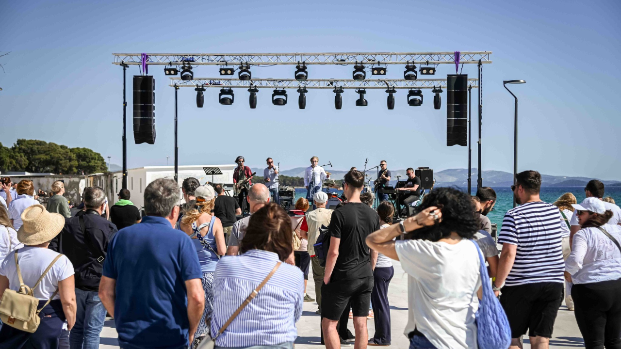 Prvosvibanjska fešta na Jadriji: Neki to vole vruće zagrijali publiku, na Fenikse još stignete
