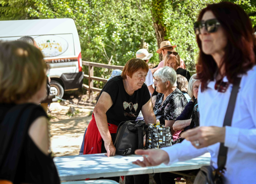Fotografija 3 - FOTO Podijeljeno 1500 sadnica lavande, mirte i lovora: Akcija ‘Rastemo zajedno’ treću godinu zaredom u NP Krka
