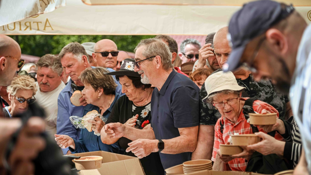 Uz podjelu fažola obilježen Praznik rada: 'Svim dragim posjetiteljima NP Krka željeli smo danas osigurati ručak'