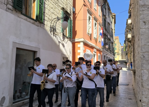 Fotografija 4 - Šibenska narodna glazba budnicom obilježila 1. svibnja, fešte diljem županije