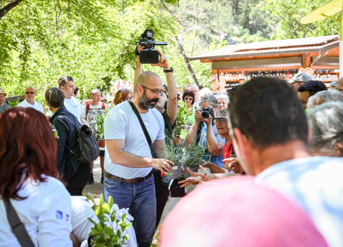 Fotografija 13 - FOTO Podijeljeno 1500 sadnica lavande, mirte i lovora: Akcija ‘Rastemo zajedno’ treću godinu zaredom u NP Krka