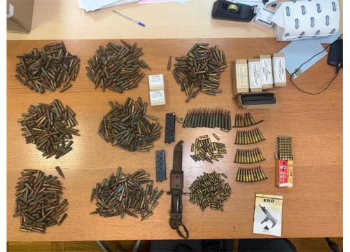 Fotografija 1 - Šibenska policija zaplijenila opasan arsenal: Ilegalno oružje, mina, droga i duhan