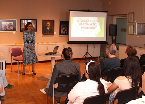 Fotografija 10 - Predavanje farmaceutkinja Sanje Radas i Martine Silov u vodičkoj knjižnici