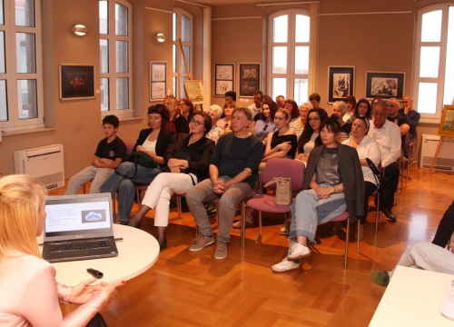 Fotografija 14 - Predavanje farmaceutkinja Sanje Radas i Martine Silov u vodičkoj knjižnici