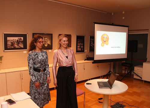 Fotografija 12 - Predavanje farmaceutkinja Sanje Radas i Martine Silov u vodičkoj knjižnici