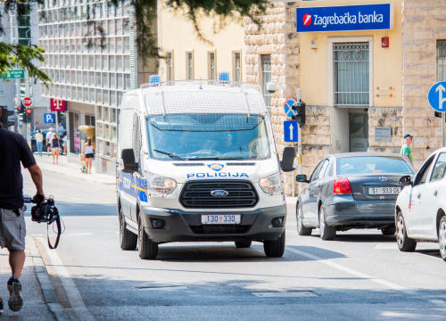 Sve zbog neprimjerenih grafita: 22-godišnjak u Šibeniku vrijeđao i prijetio policajcu smrću